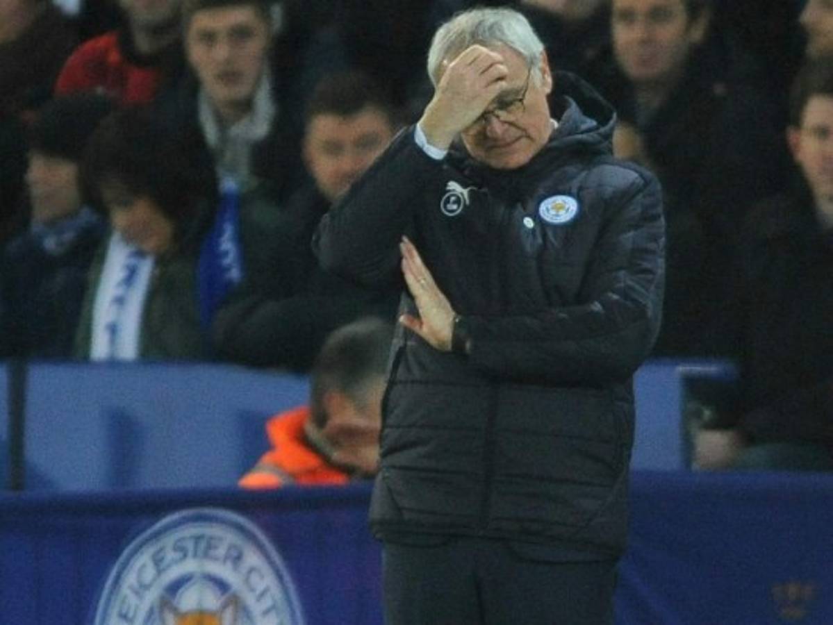 Claudio Ranieri entrenador del Leicester City en el juego ante Derby County en el King Power Stadium en Leicester, Inglaterra. (AP Photo/Rui Vieira)