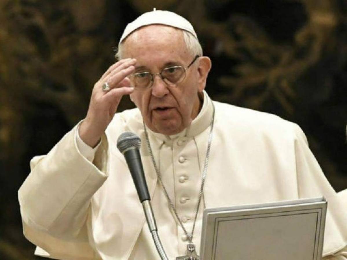 El papa Francisco critica 'la libertad sin límites' en presencia de jóvenes en Roma