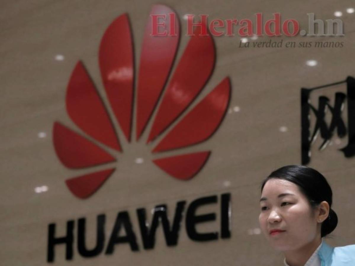 Huawei presenta demanda por ley que la tilda de amenaza   