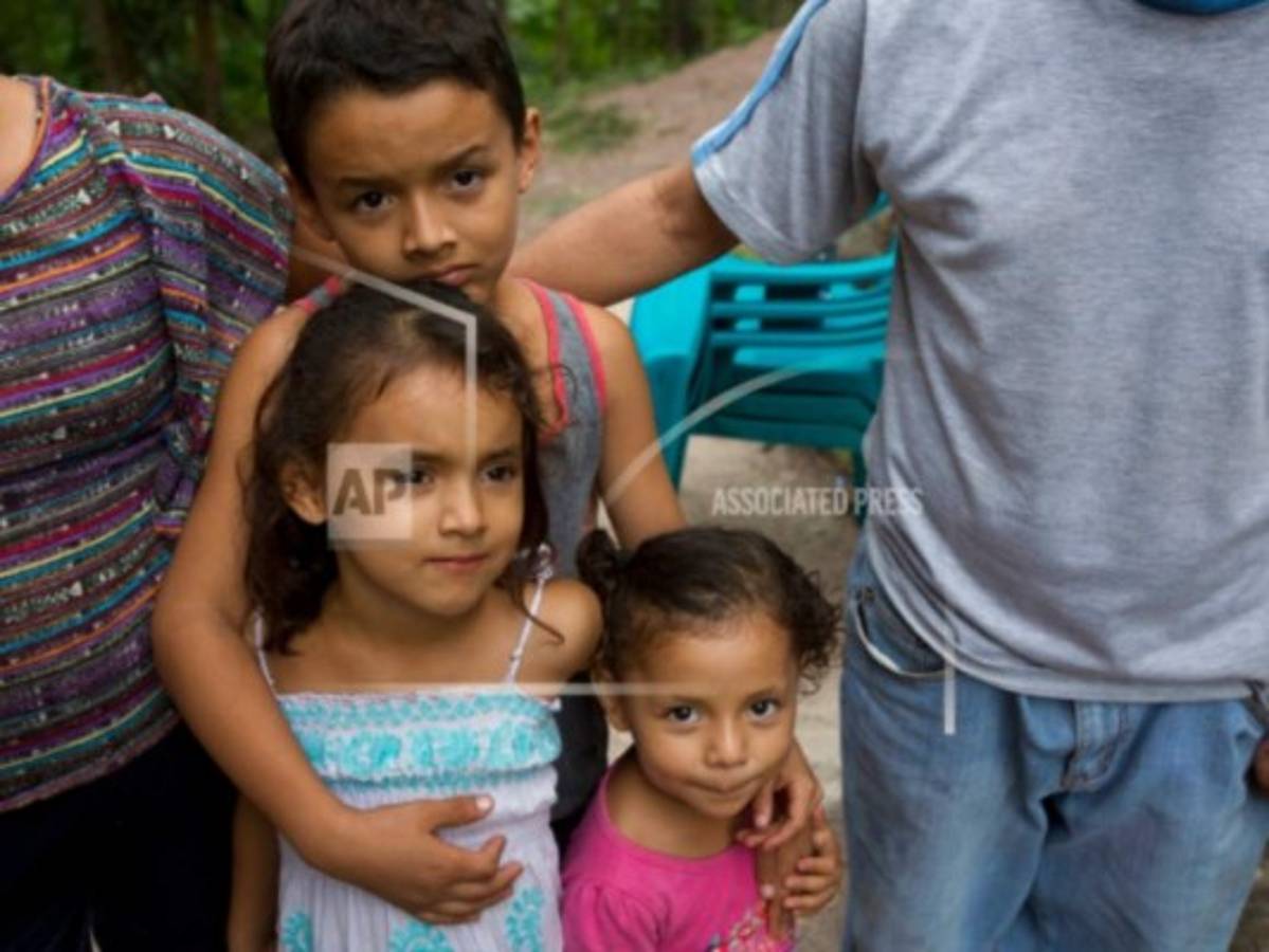 Dos caras de la caravana: los que migran, los que se quedan