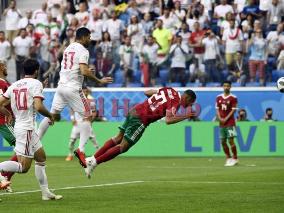 VÍDEO: Bouhaddouz de Marruecos le regala el triunfo a Irán con autogol