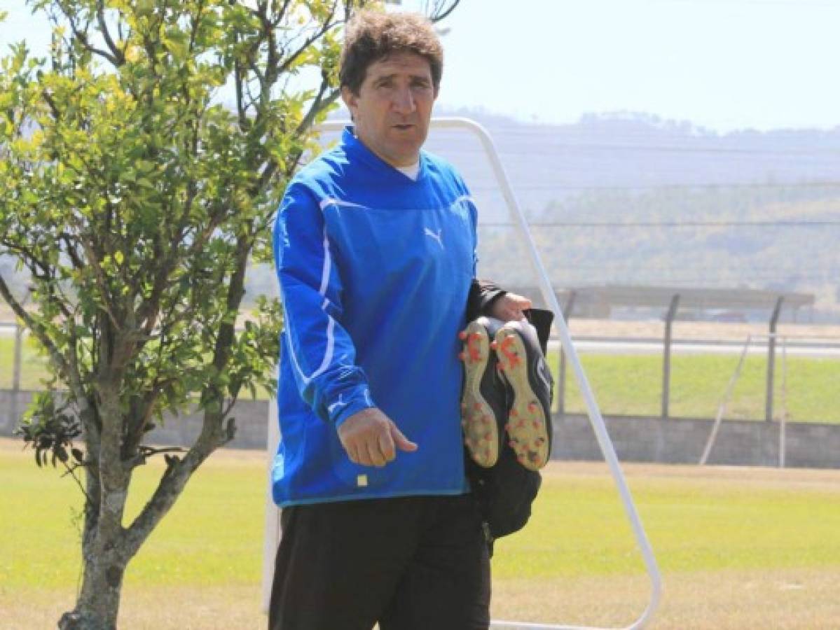 Héctor Vargas: 'Tener muchos jugadores en la Selección nos pone en aprietos'