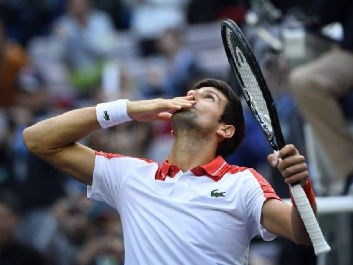 Djokovic pisa firme en Shanghai y vislumbra el número 1 mundial