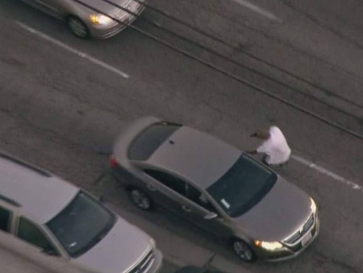 Policía balea y detiene a hombre tras persecución