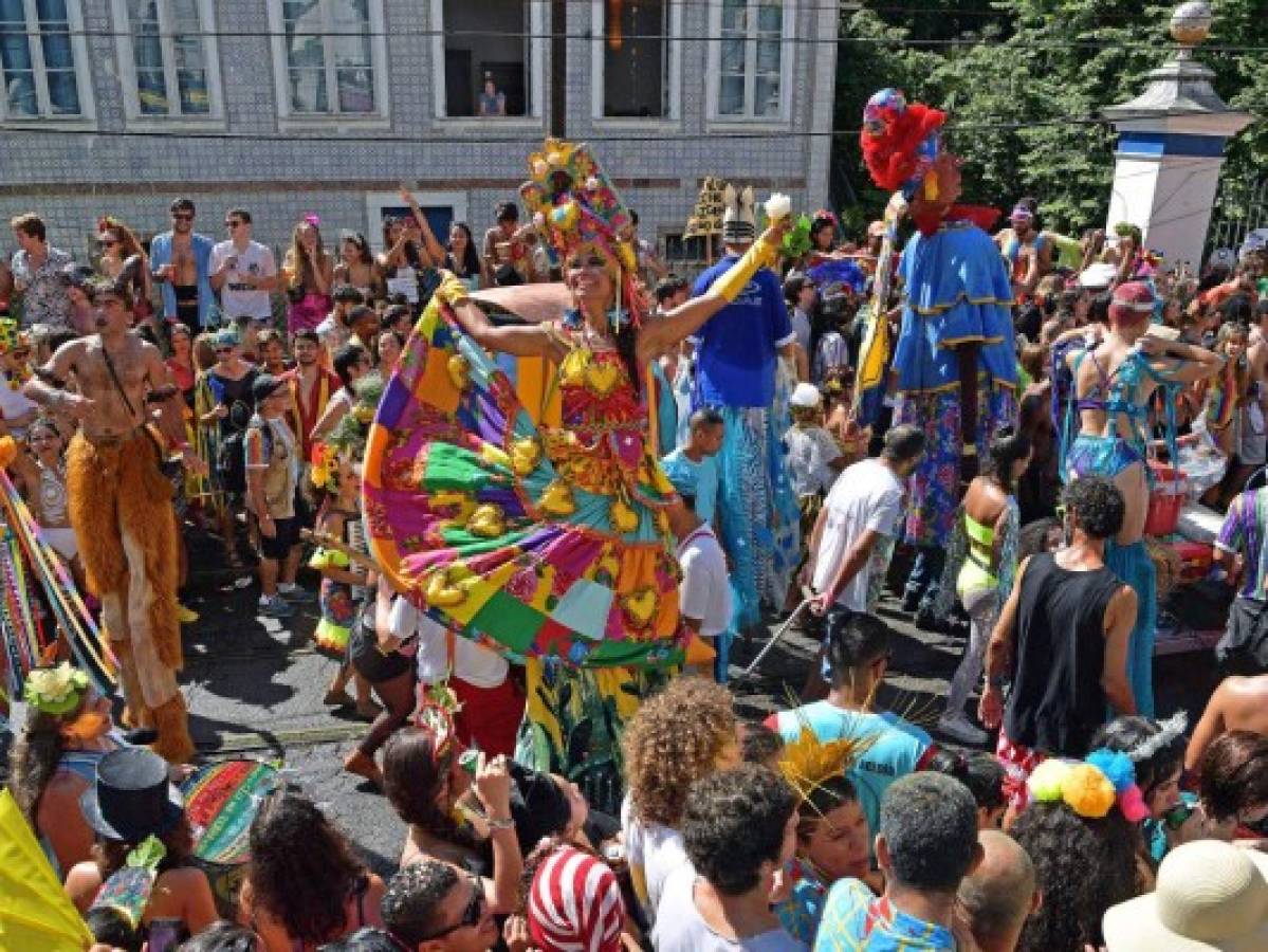 Cancelan el carnaval callejero de Rio de Janeiro por avance de ómicron   