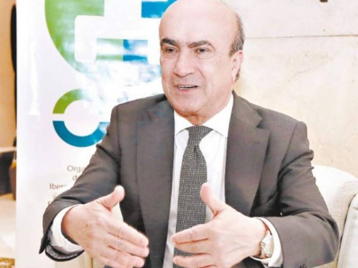 Hay una oferta obesa de carreras en el nivel universitario en Honduras