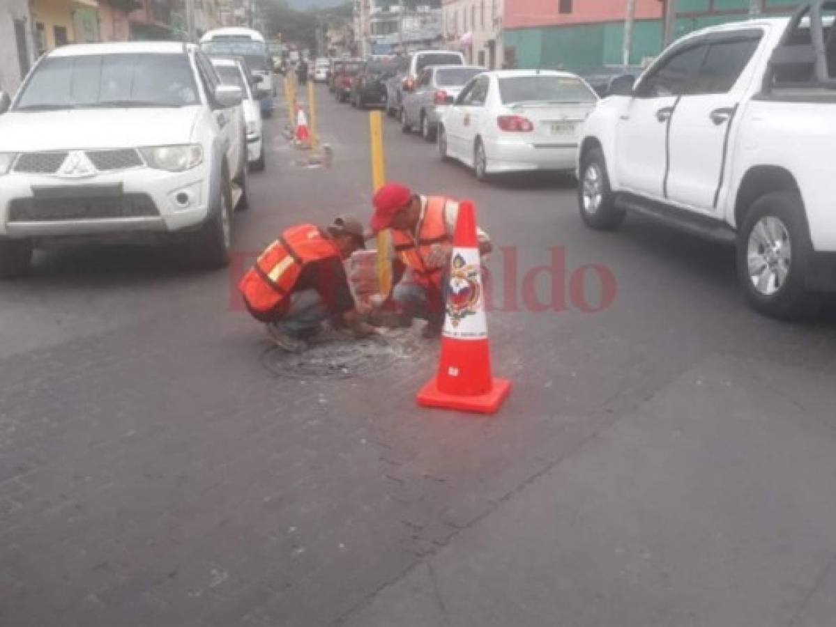 Reparan los daños en la calzada de la avenida Gutenberg de la capital de Honduras