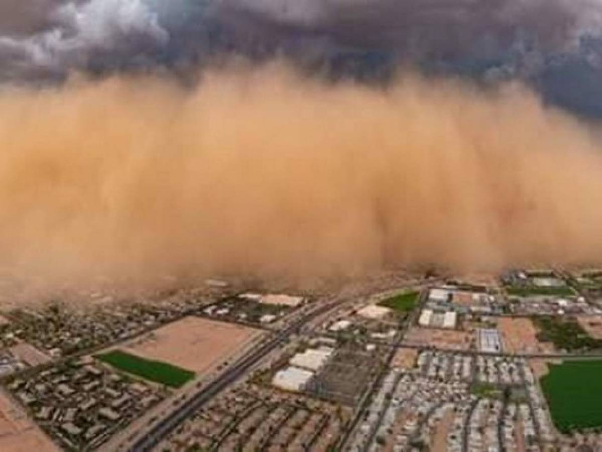 Enorme tormenta de arena se levanta en Coahuila, norte de México