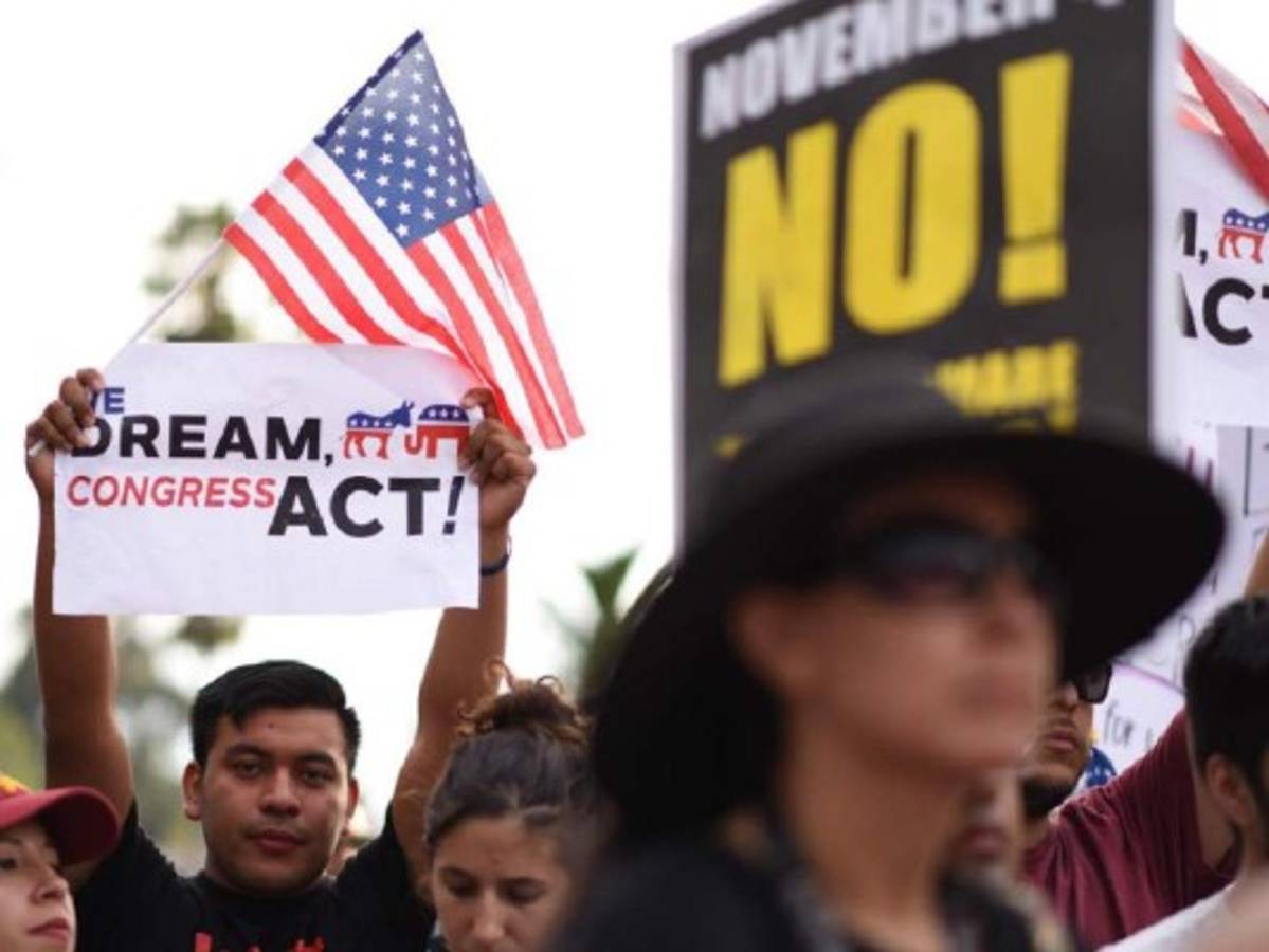 Corte Suprema de Estados Unidos ordena que DACA siga vigente