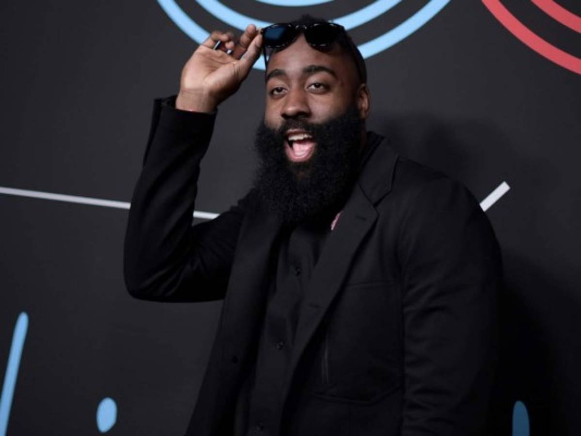 James Harden sigue líder anotador en la NBA