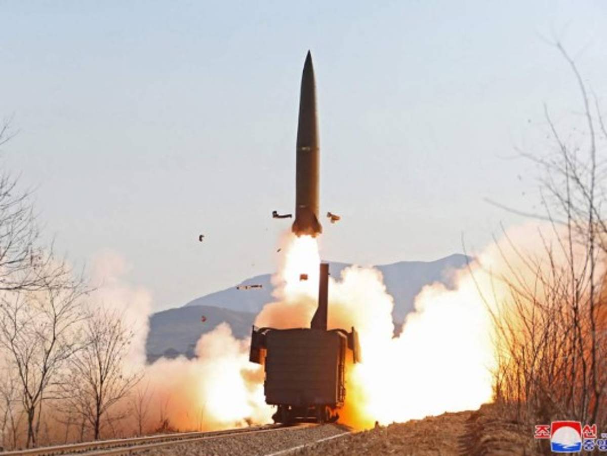 Corea del Norte dispara dos supuestos misiles balísticos pese a sanciones de EEUU