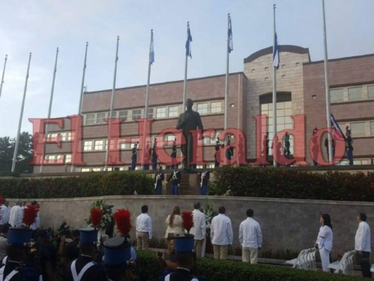 Honduras arranca celebración de fiestas patrias con grito de independencia