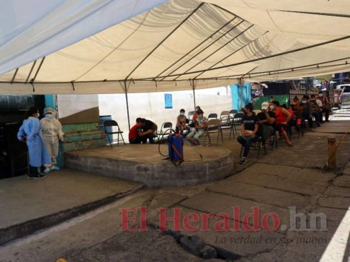 Triajes capitalinos agilizan atención tras baja de estabilizaciones por covid-19