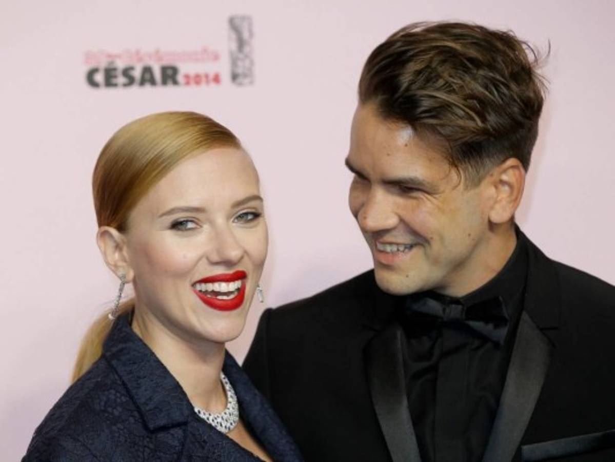 Scarlett Johansson pide divorcio de Romain Dauriac