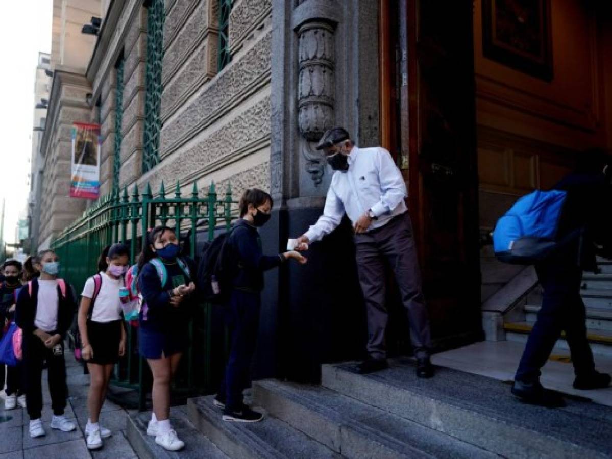 Escala conflicto en Argentina por cierre de escuelas por covid-19  