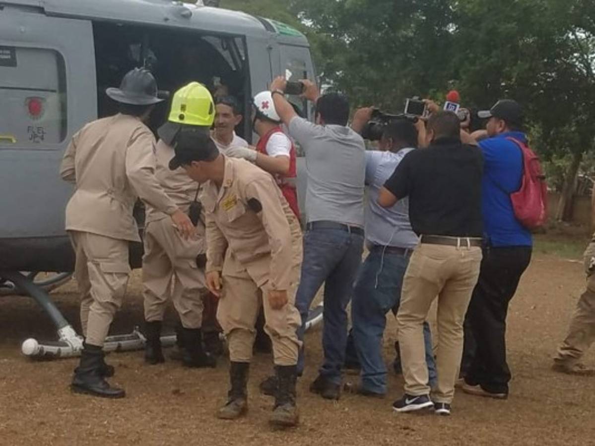 Rescatan con vida a investigadores y estudiantes que se habían extraviado en la Sierra de Agalta