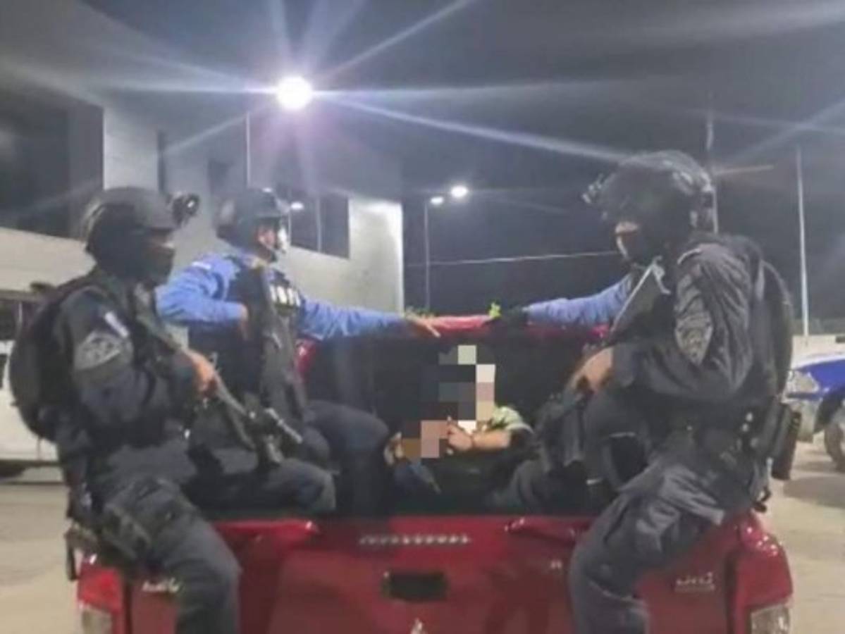 El capturado fue llevado ante las autoridades correspondientes. Foto: Cortesía