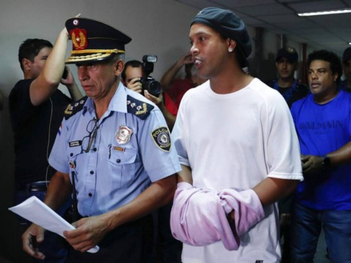 Ronaldinho pasó su cumpleaños 40 solo en una cárcel de Paraguay