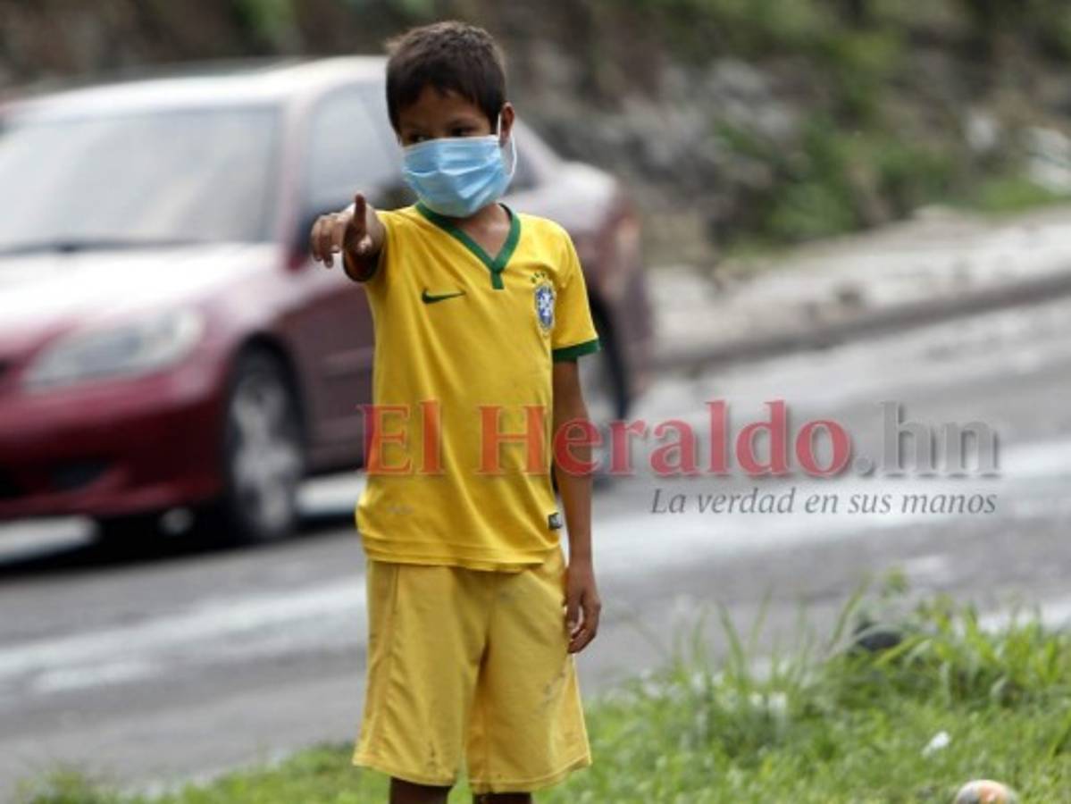 Niño sale por comida: 'Pido porque no tenemos nada que comer en la casa”   