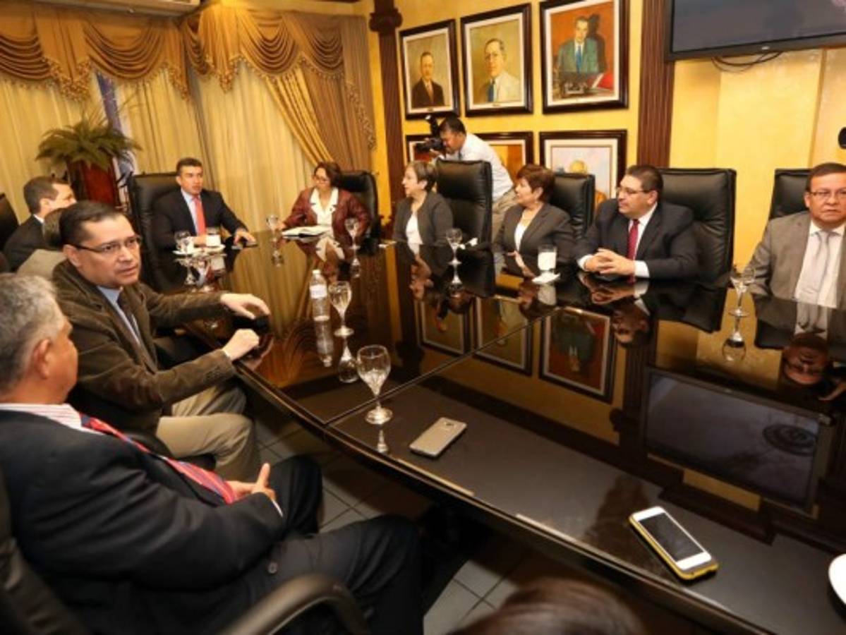 Diálogo al más alto nivel proponen los sectores organizados en el tema de la reelección presidencial en Honduras