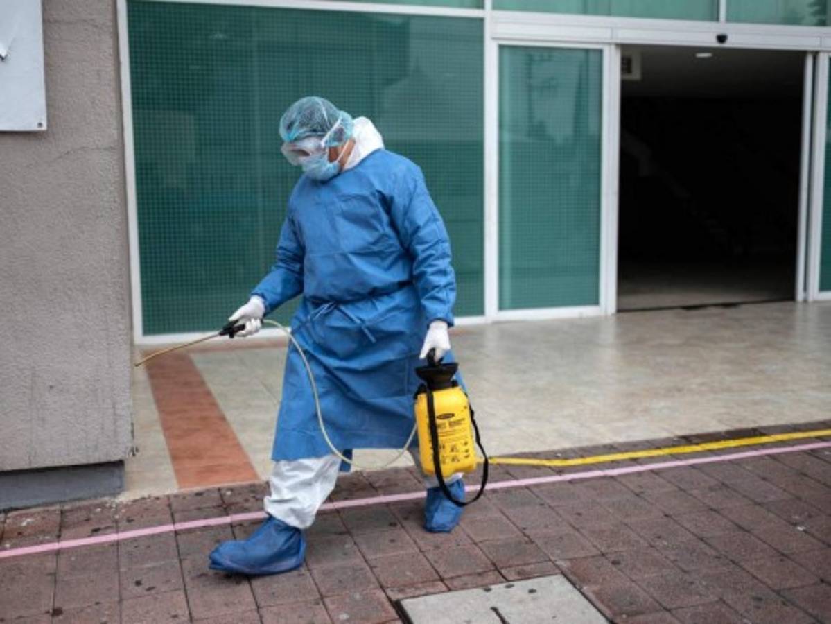 Más de 857,000 muertos por el coronavirus en el mundo