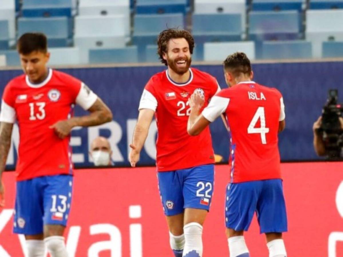 Con gol 'inglés', Chile supera 1-0 a Bolivia en la Copa América