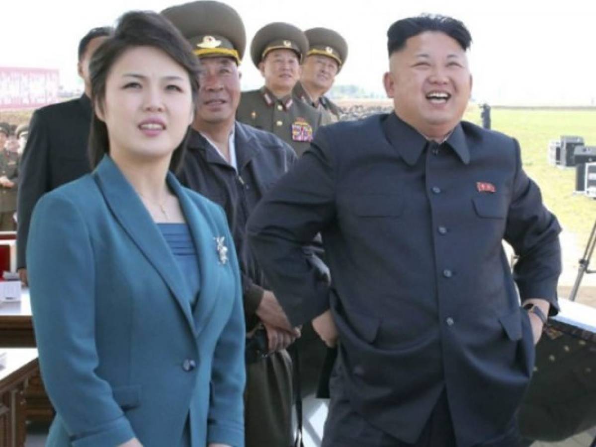 Corea del Norte, indignada por caricaturas de la esposa de Kim Jong Un  