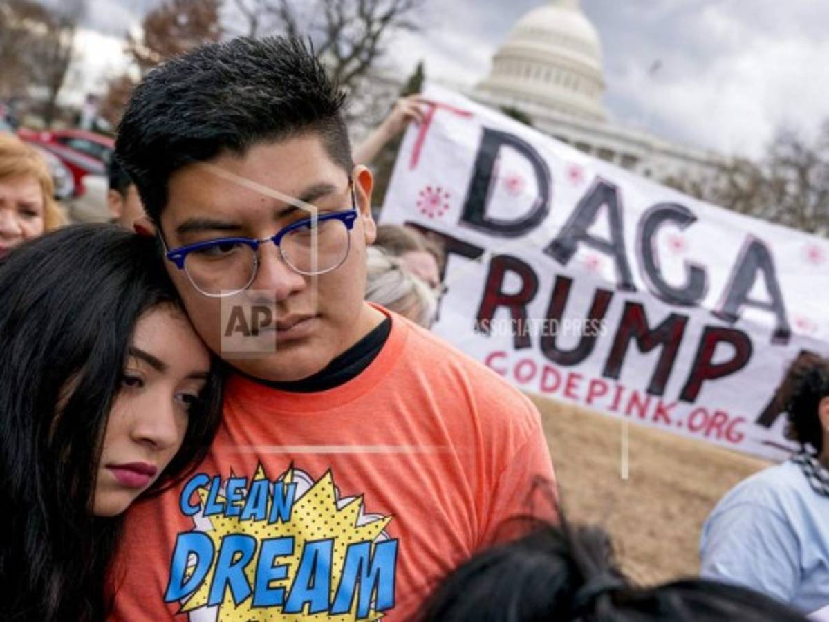 Juez federal rechaza ordenar suspensión de DACA en Estados Unidos
