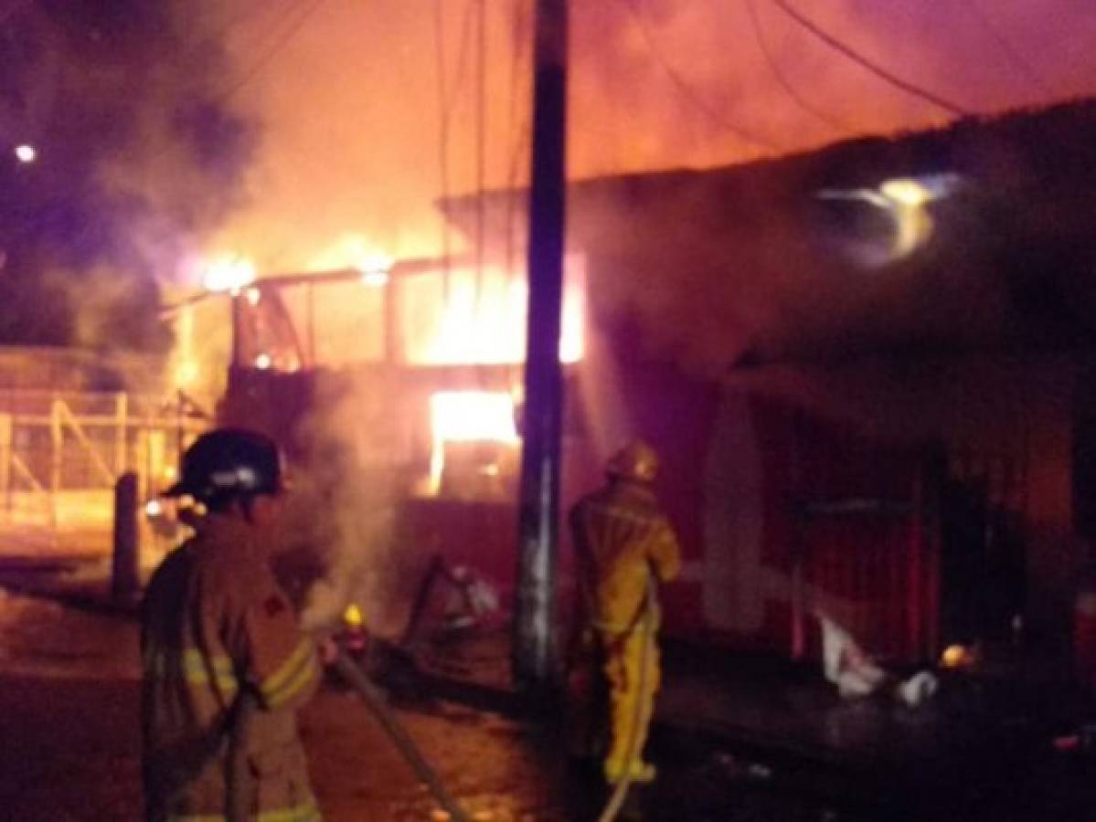 Honduras: Dos persona muertas y dos heridas dejó incendio en la ciudad de La Ceiba