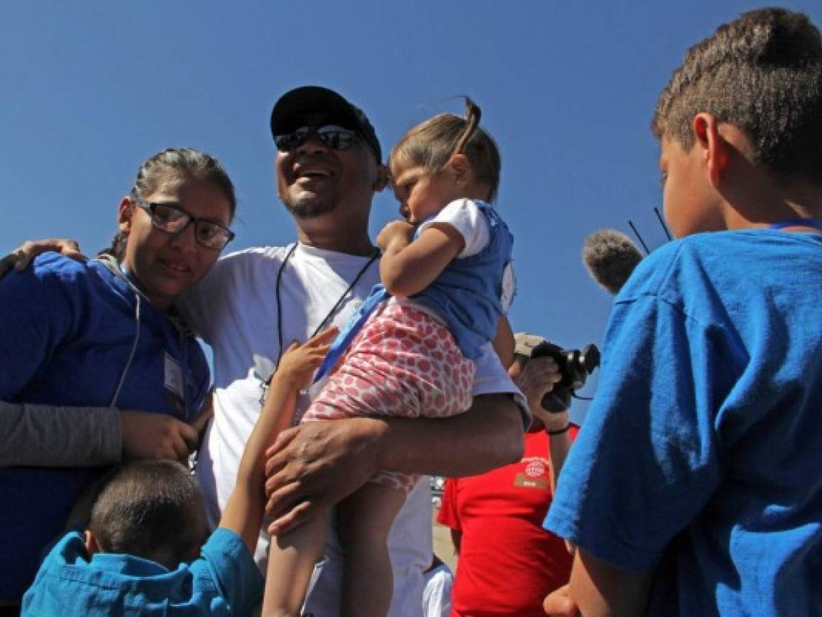 Un abrazo en la frontera México-EEUU, la historia de una familia desgarrada