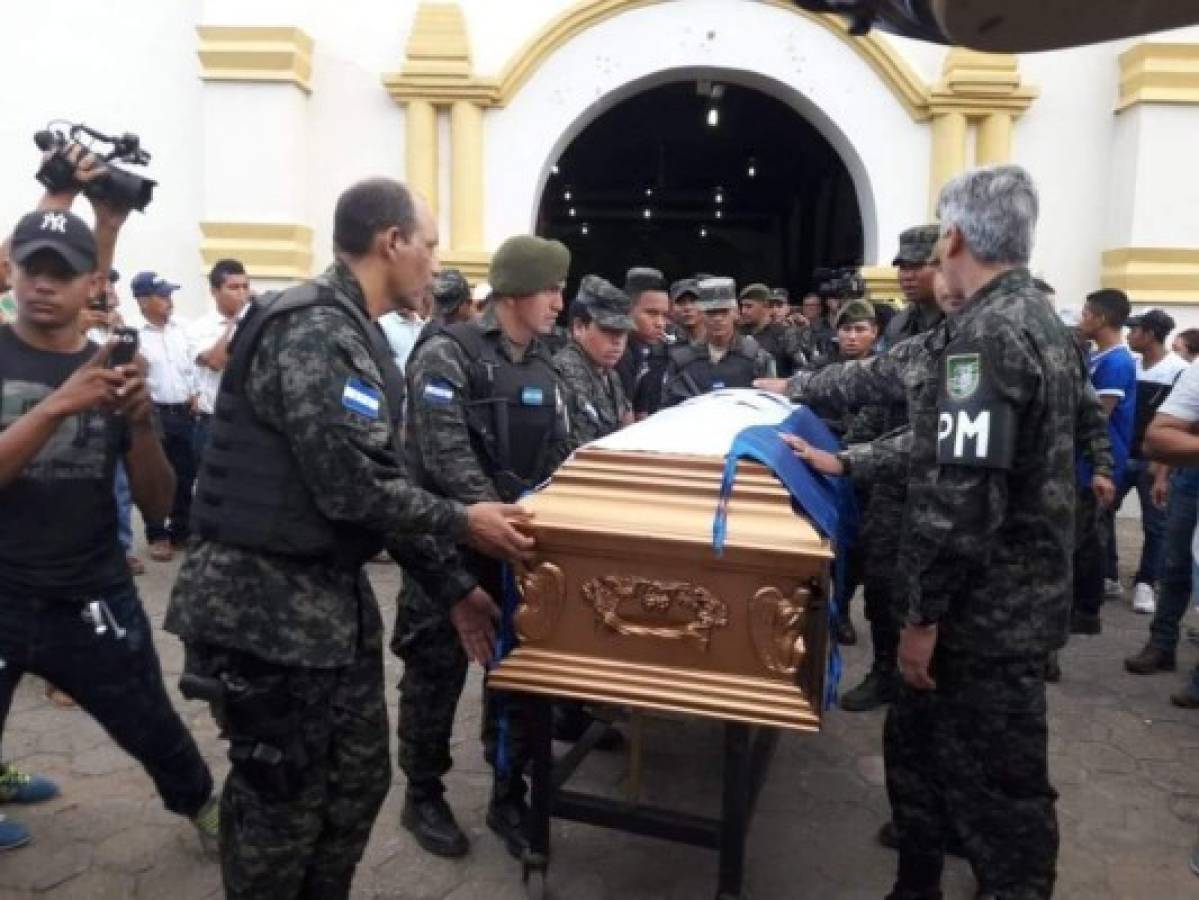 Multitudinario entierro de militar muerto durante enfrentamiento con pandilleros en Chamelecón