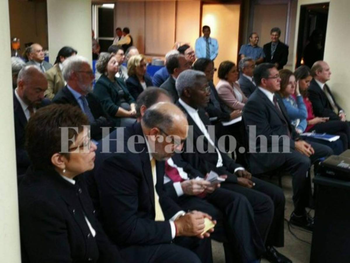 Comunidad diplomática pide mediar con partidos para que acepten los resultados