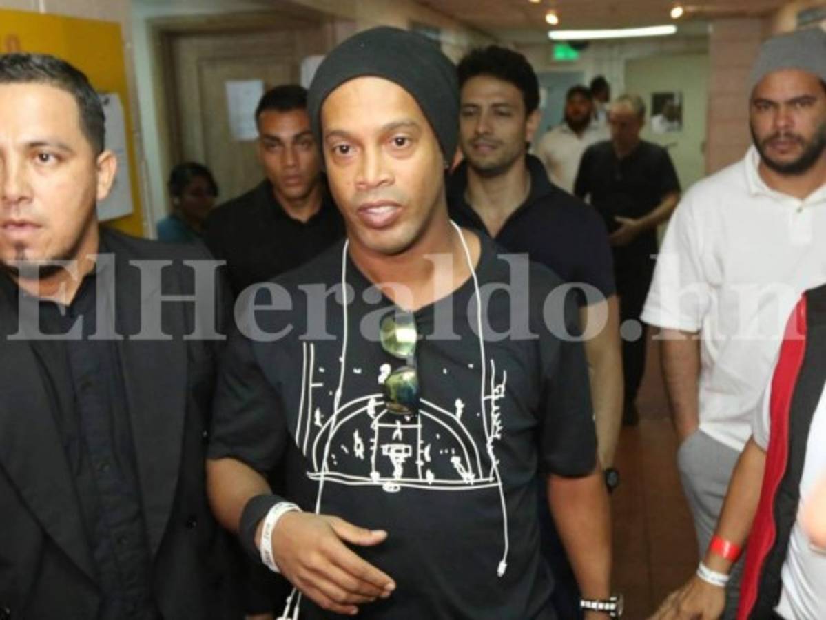 Ronaldinho asegura que ya está 'viejo' para el fútbol durante conferencia en Tegucigalpa