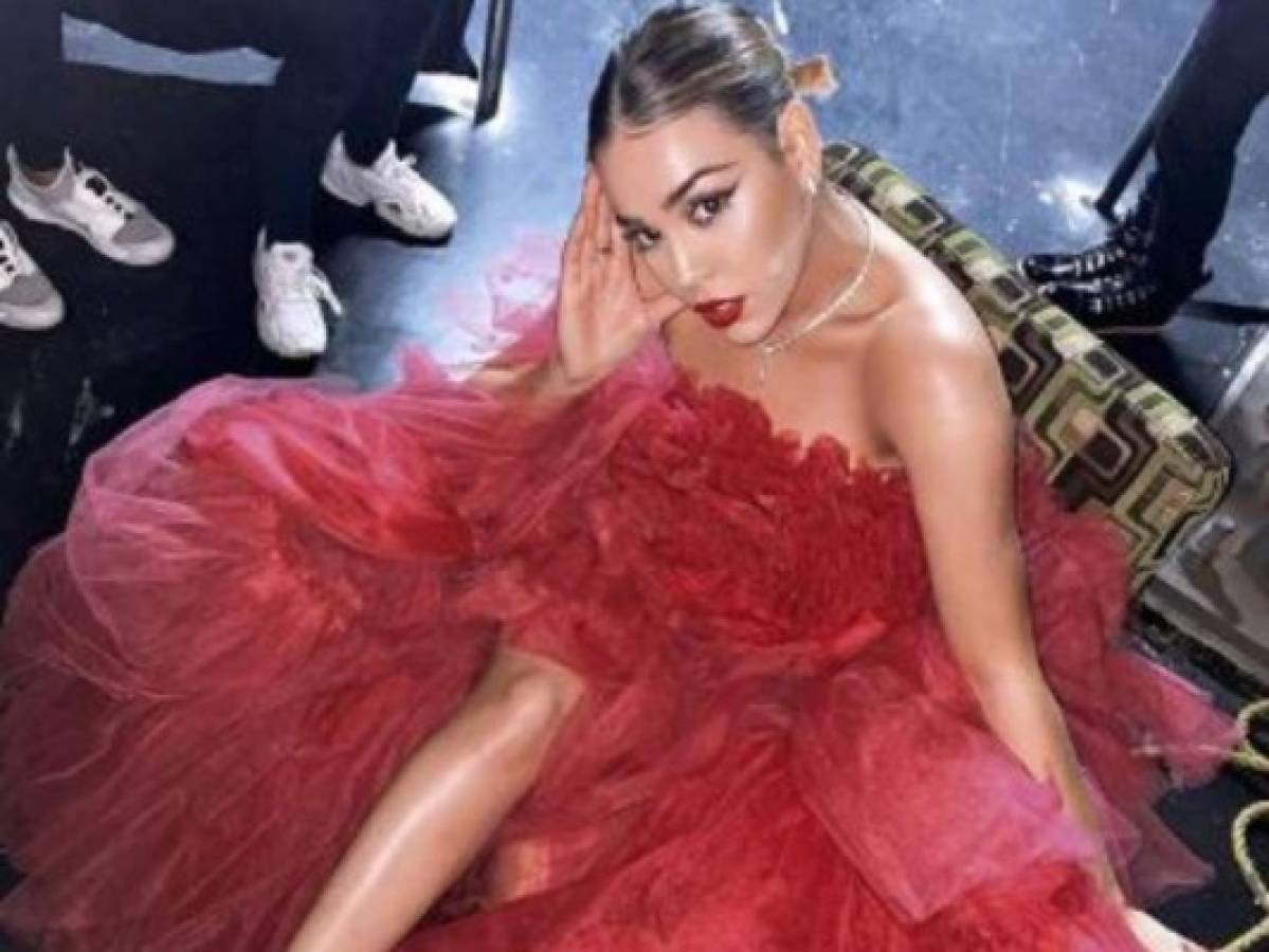 Danna Paola deslumbra con vestido rojo en final de La Academia