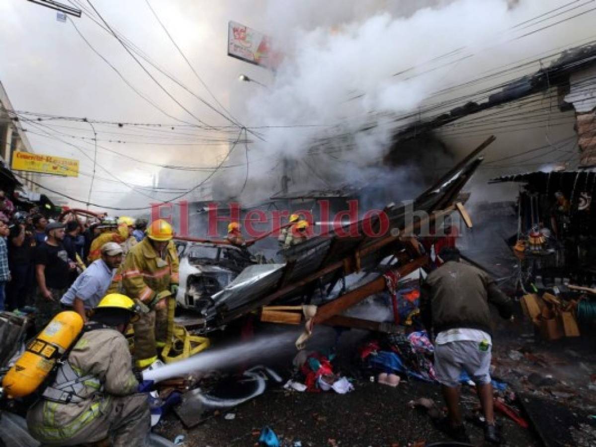 El Cuerpo de Bomberos de Honduras logró controlar el incendio. Foto: David Romero/EL HERALDO.