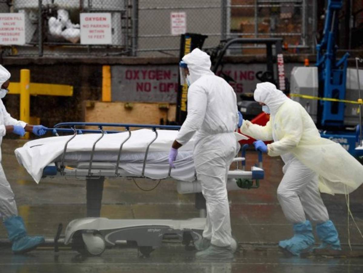 Los muertos siguen subiendo en Nueva York, pero las hospitalizaciones bajan