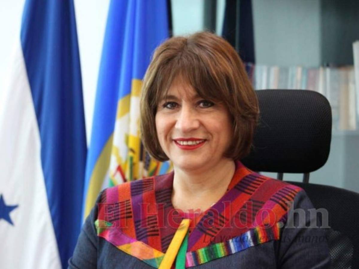 Renuncia la vocera de la Maccih, Ana María Calderón