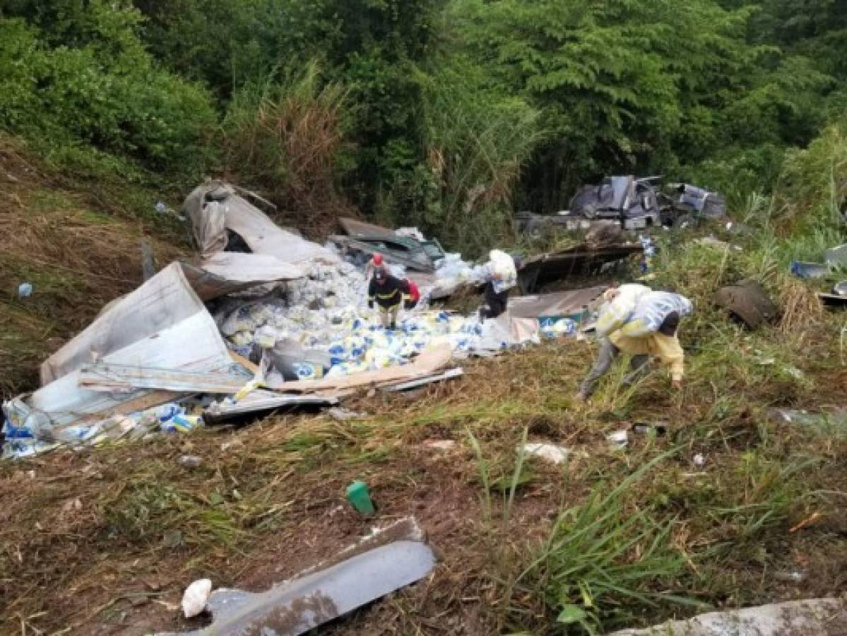 Conductor de rastra herido tras fuerte accidente vial en Santa Rosa de Copán