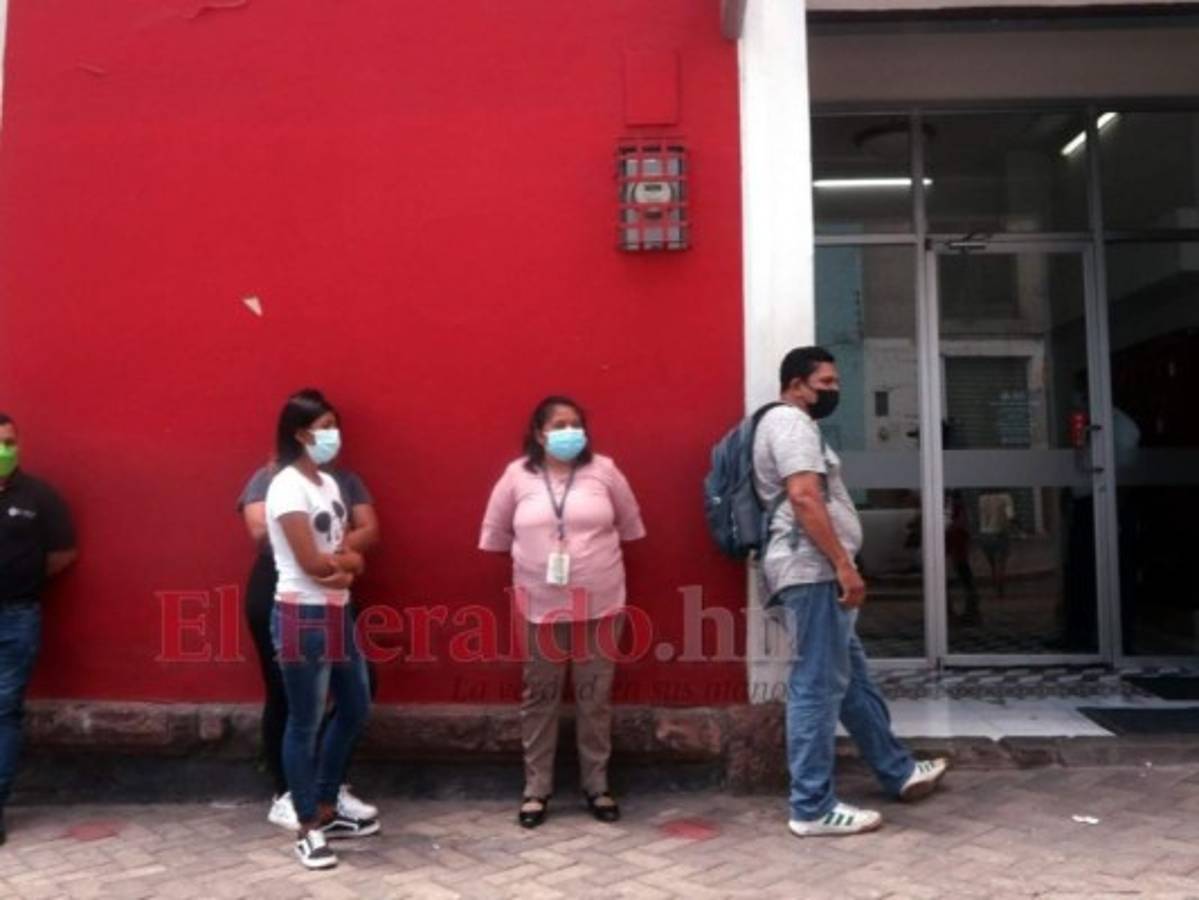 Un metro y medio es la distancia mínima recomendada. Foto: Alex Pérez/ EL HERALDO