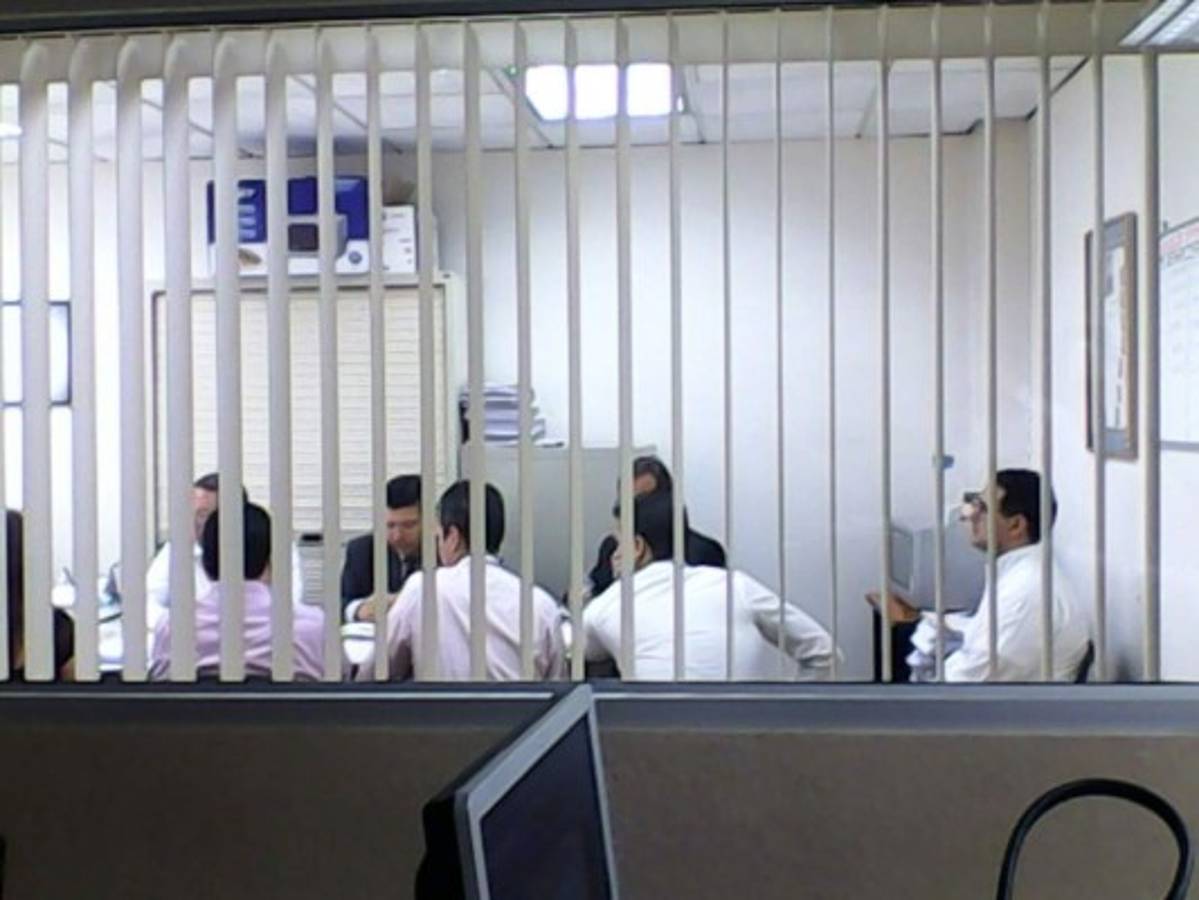 Salen con medidas sustitutivas dos exfuncionarios del IHSS