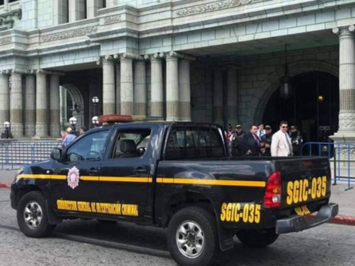 Allanan en Guatemala antiguo palacio nacional por caso de corrupción