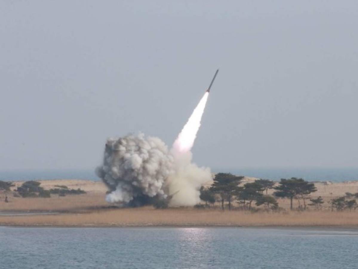 Corea del Norte dispara un nuevo misil balístico