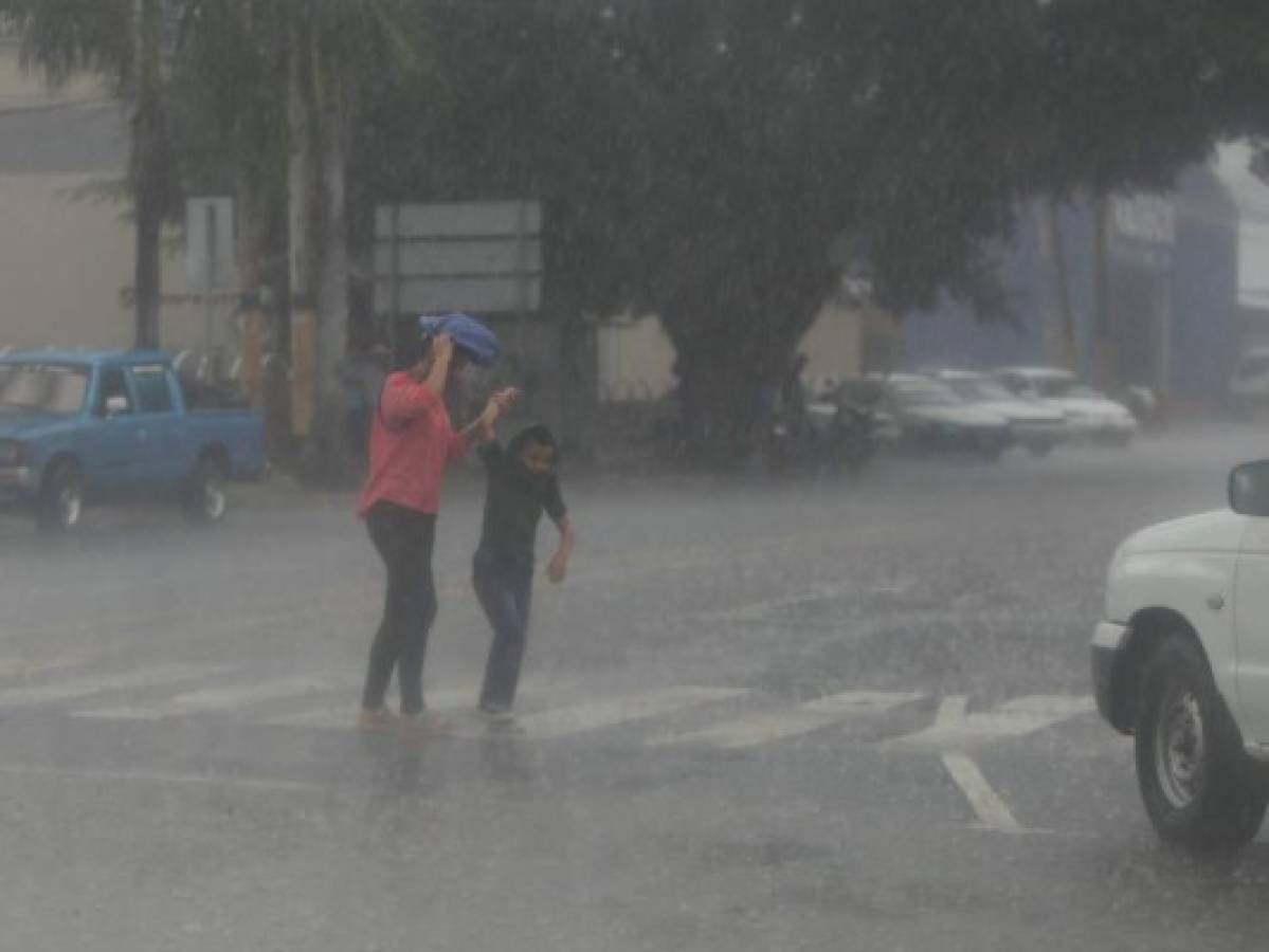 La capital en alerta amarilla por 48 horas ante constantes lluvias