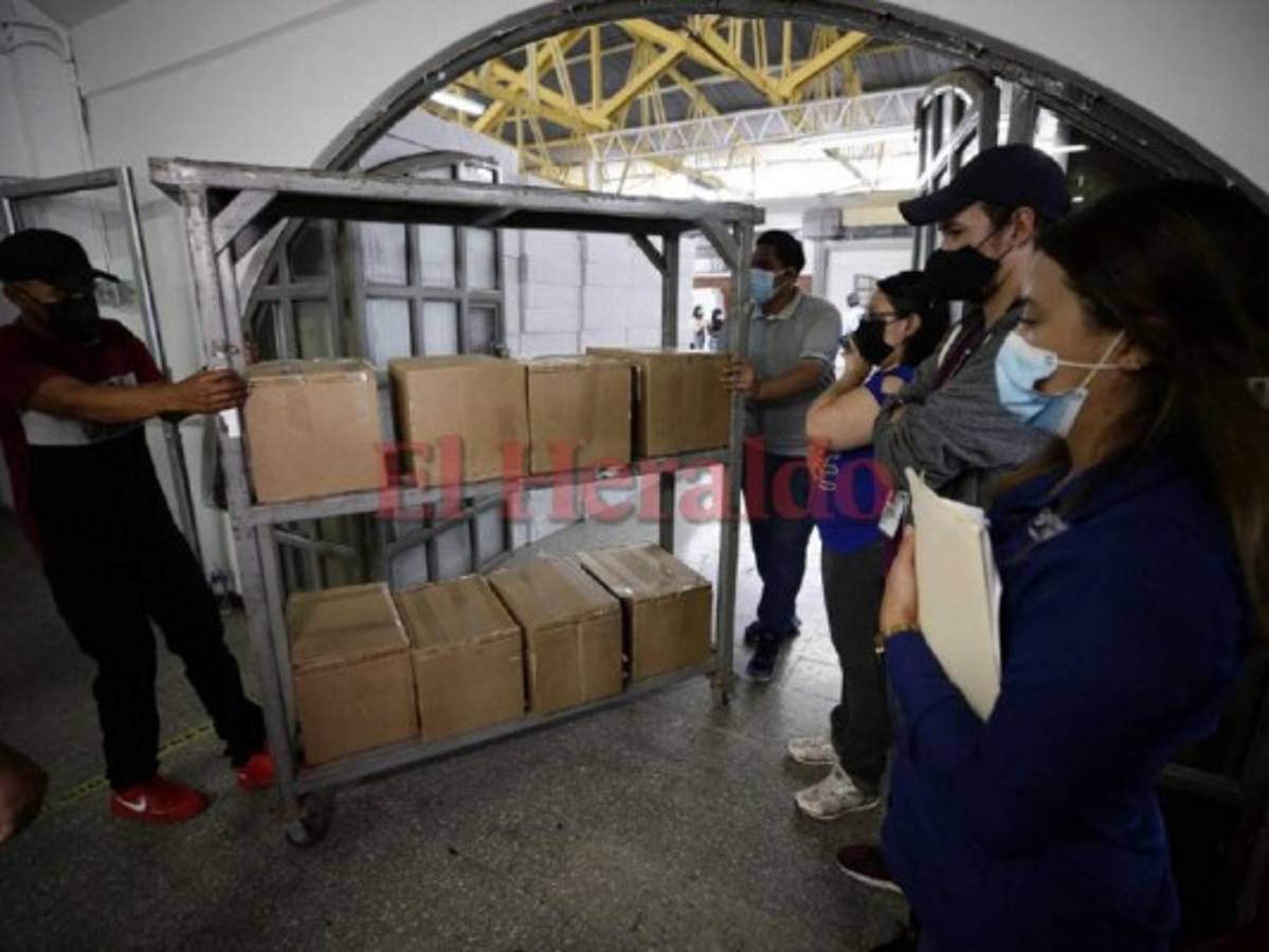 Avanza preparación de maletas electorales para ser distribuidas en diferentes puntos de Honduras (FOTOS)