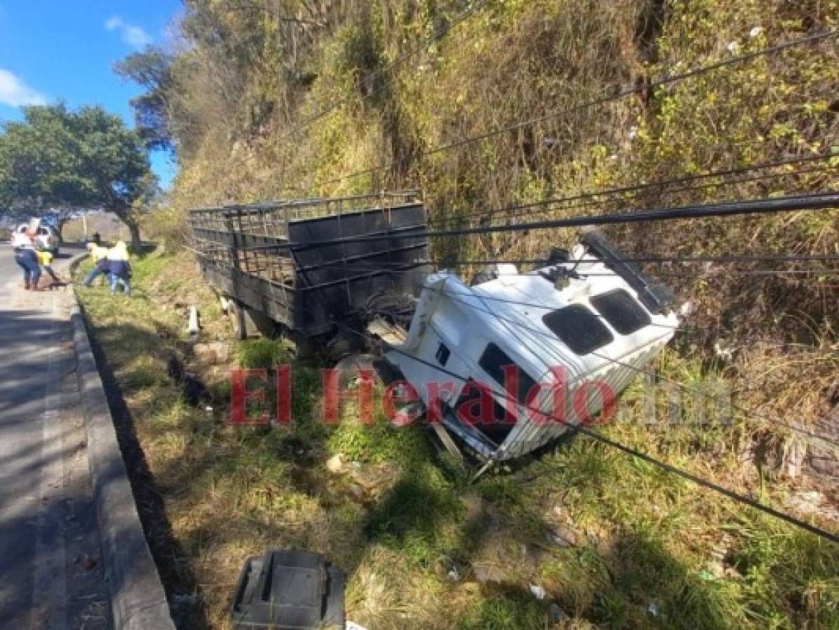 Dos heridos y sectores sin electricidad deja accidente en la cuesta El Chile