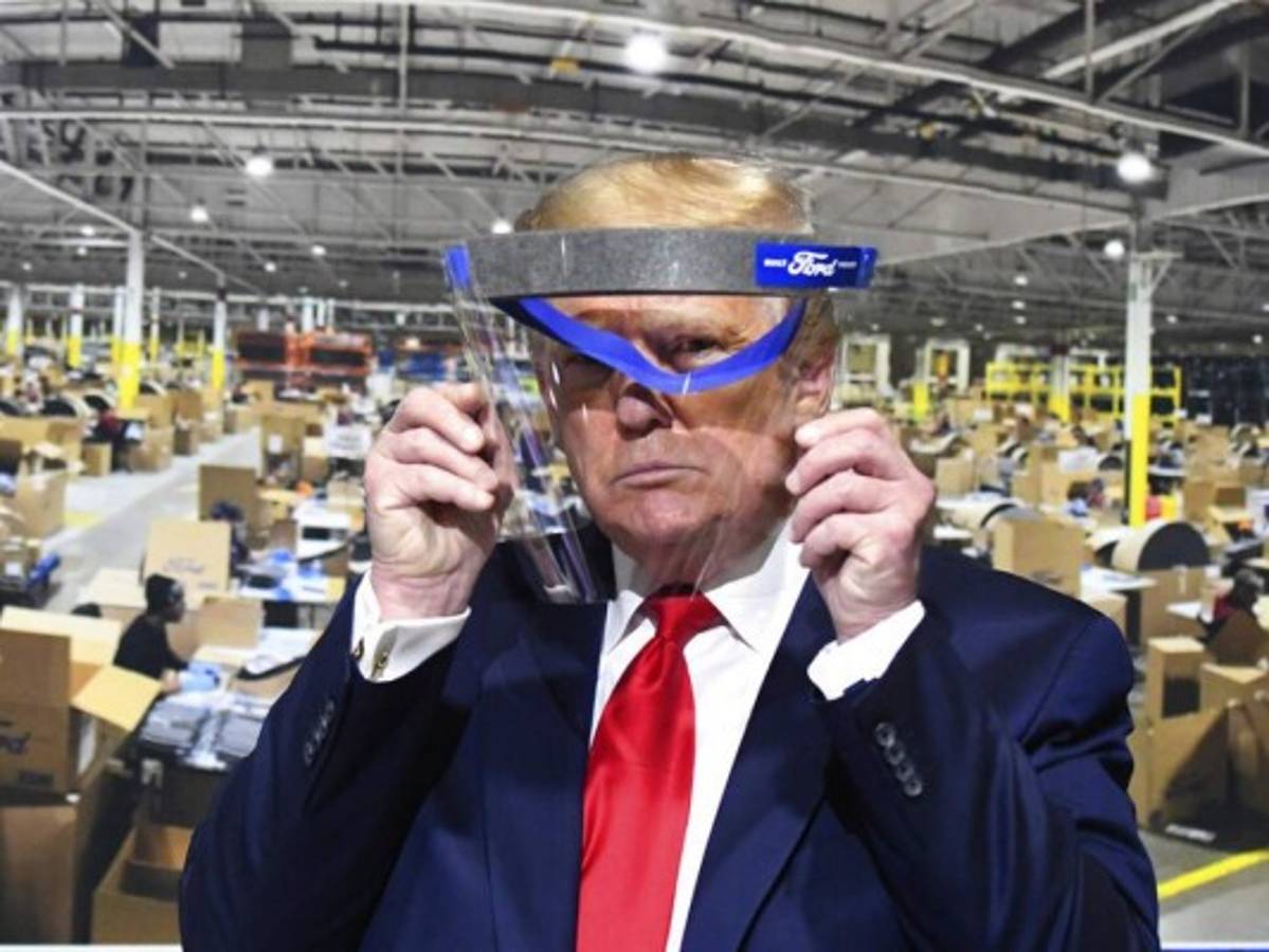 Trump dijo haber usado una mascarilla y que 'se veía muy bien'