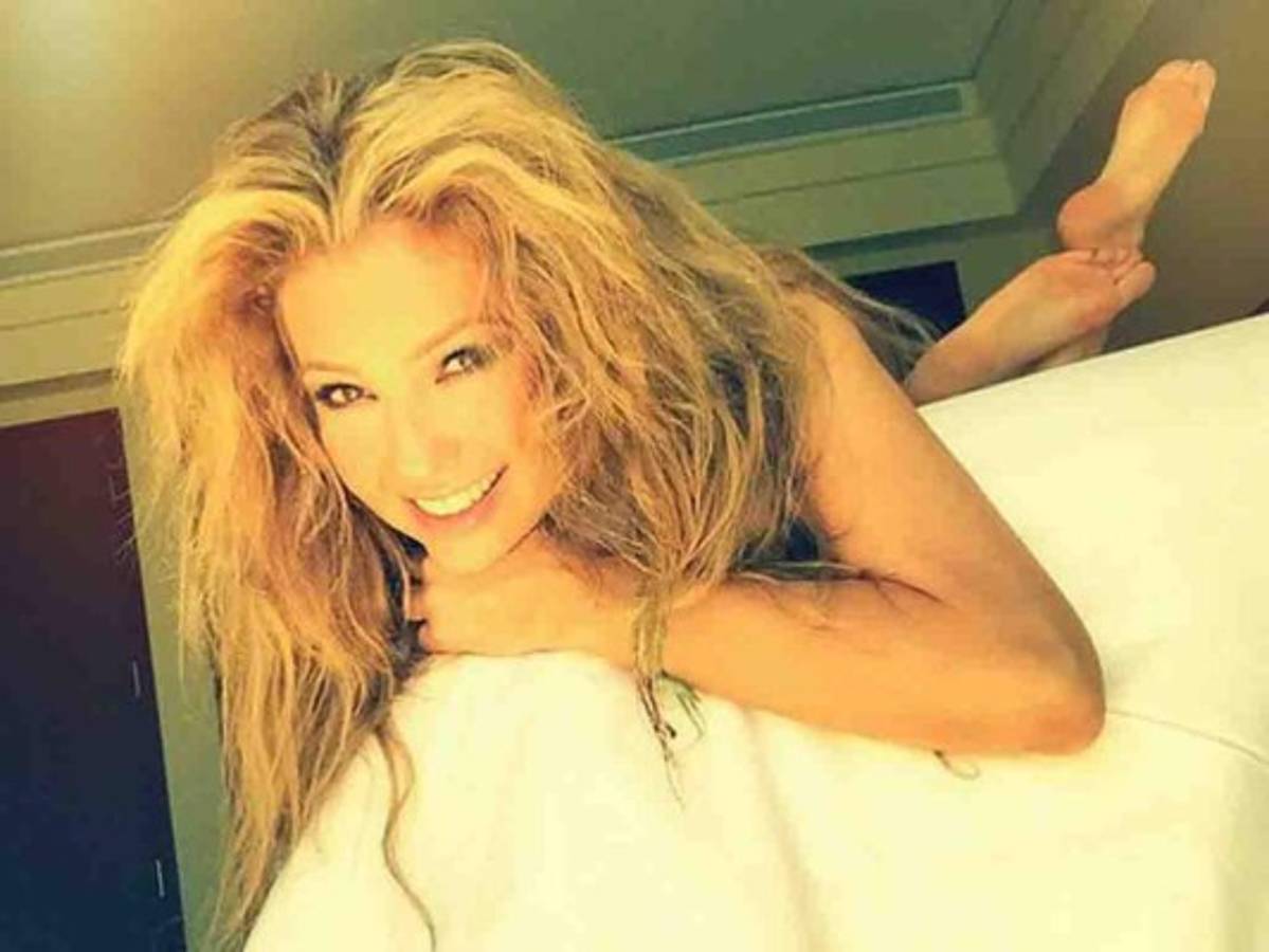 Thalía sube video con trucos íntimos