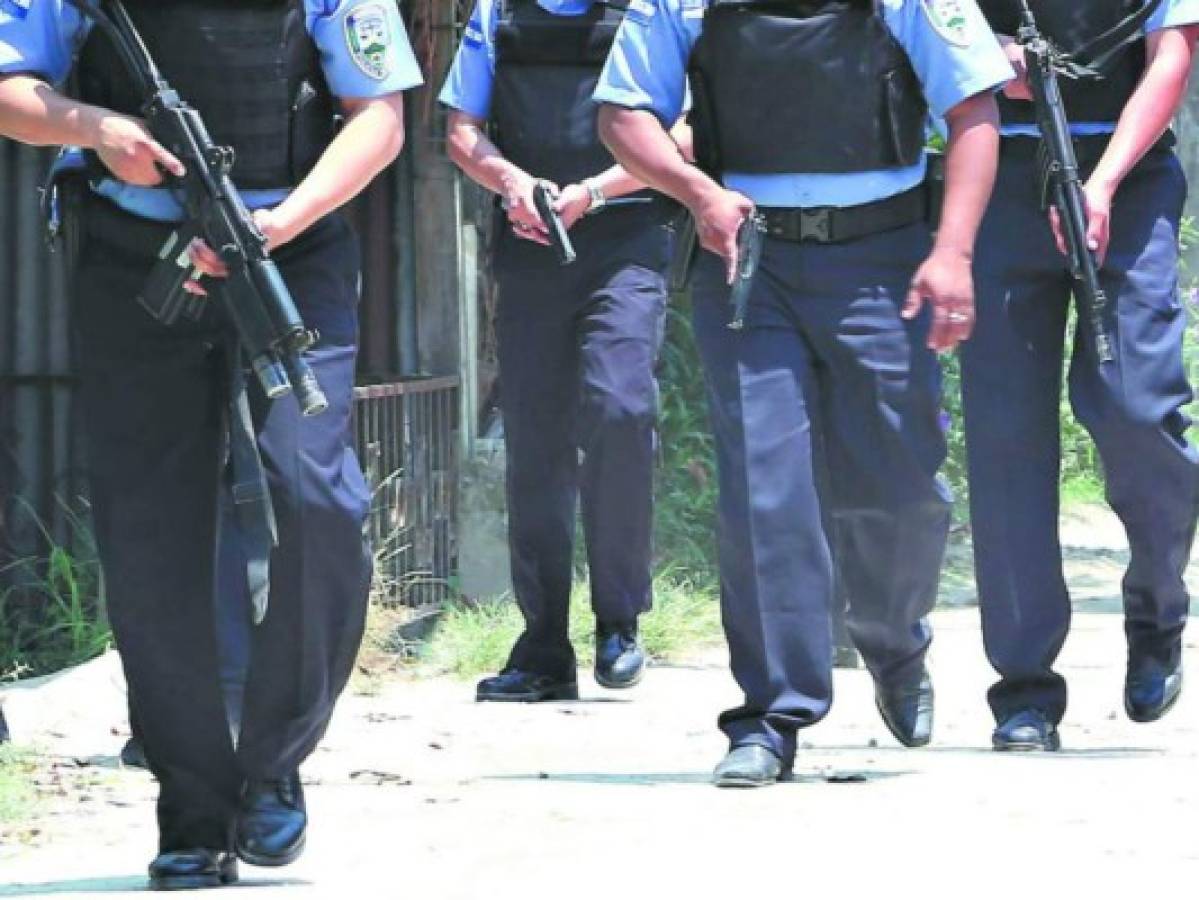 Honduras: Más de 2,000 policías de la escala básica van para afuera