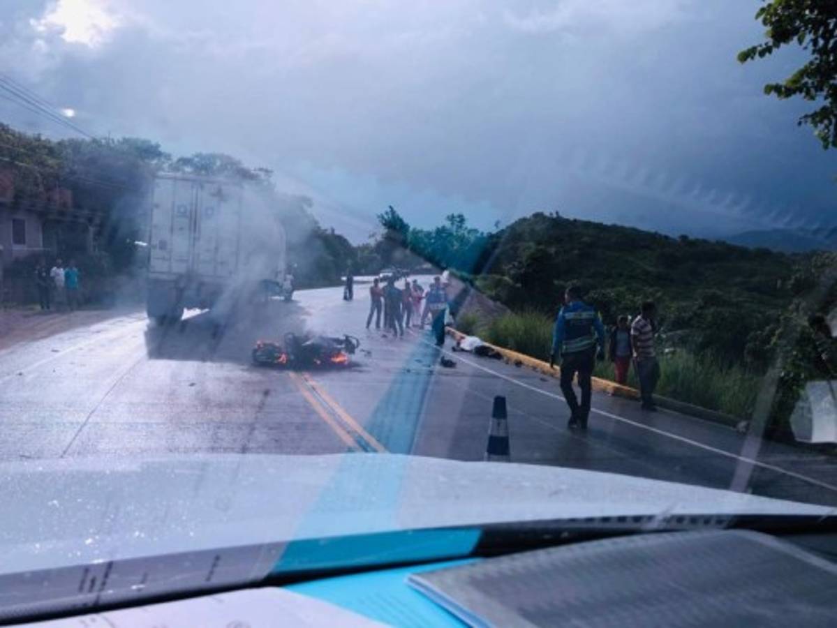 Motociclista muere tras impactar contra un camión en Sábanagrande, Francisco Morazán