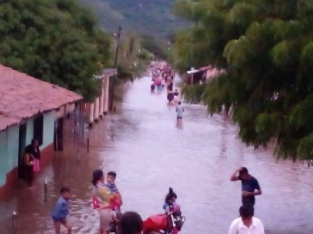 Lluvias provocan inundaciones en San Lorenzo
